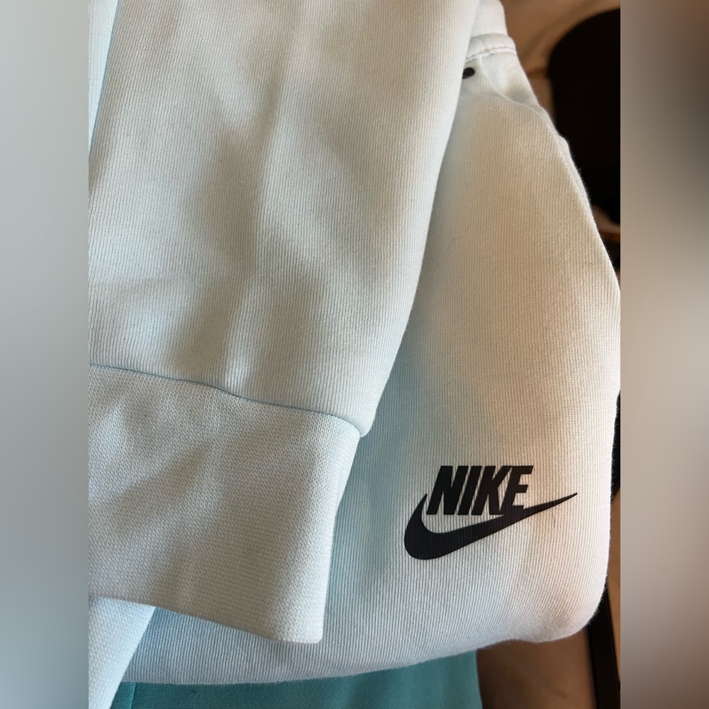 NWT Nike Tech Fleece Joggers Large - Picture 9 of 10